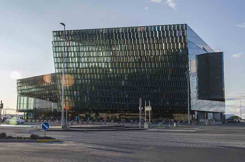 Islandia 018 - Reikjavik - Harpa Concert Hall.jpg